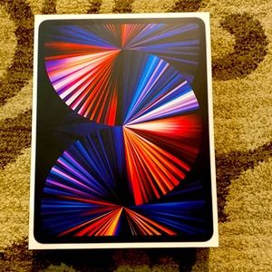 iPad Pro 12.9-inch (5th Generation) Wi-Fi + Celluar 256GB